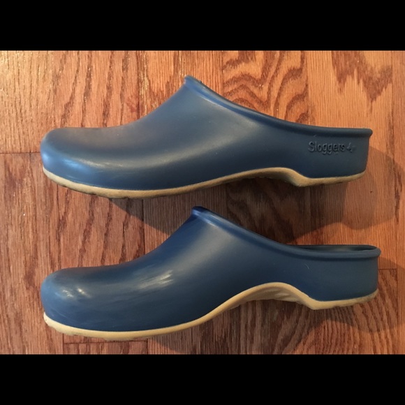 womens blue clogs
